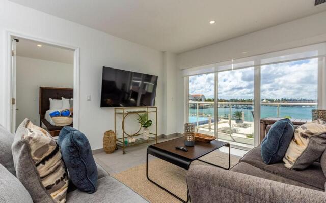Breathtaking 2 Bedroom Apartment with Harbor View