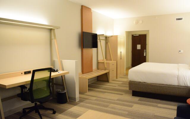 Holiday Inn Express & Suites Lexington Park-California, an IHG Hotel