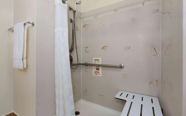 Ramada by Wyndham Oakland Downtown City Center