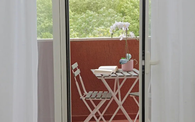 Rifugio incantato sul fiume Tevere