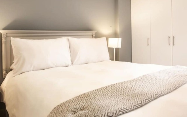 w Minimalist 1BR w AC in Miraflores