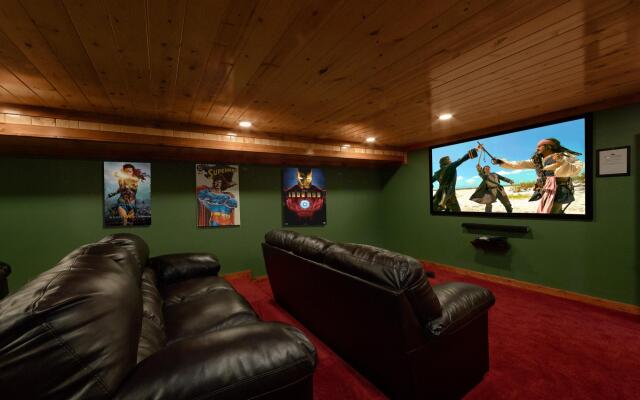 Paradise Point Pool Lodge