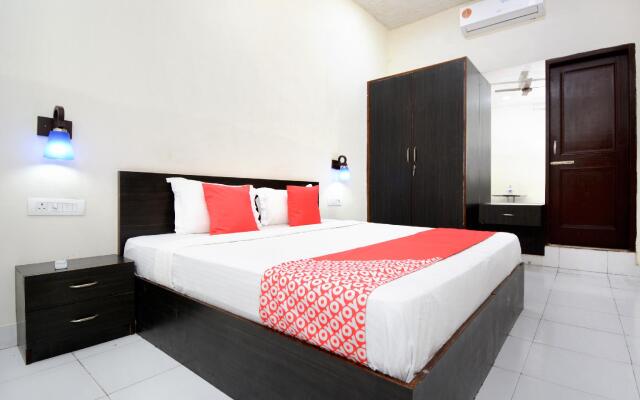 OYO 29776 Hotel Diamond