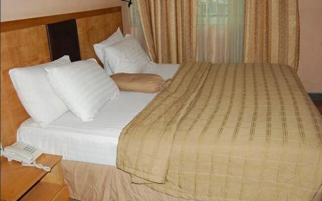 Summit Villas Suites & Apartment