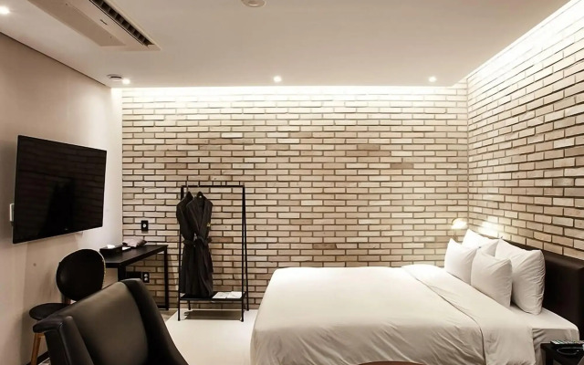 Hotel Wanted