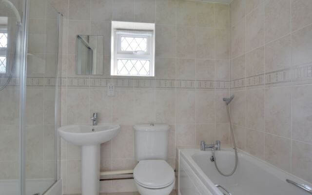 Romantic 1-bedroom Holiday Home in Goudhurst With Garden