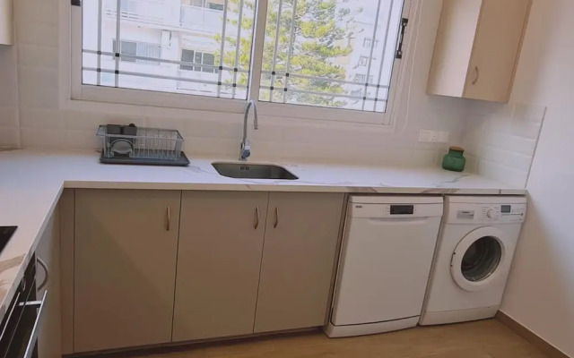 83 Lim3 - Stay Sunlit Apartment