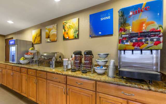 Comfort Inn & Suites Phoenix North / Deer Valley
