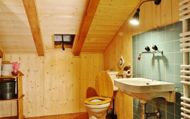 Backpacker Deluxe Hotel Capricorn