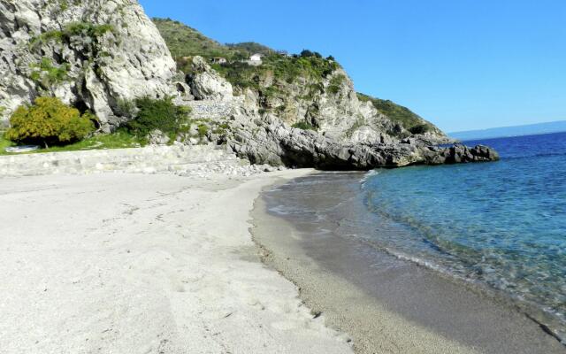 Cozy Holiday Home in Ricadi near Sea