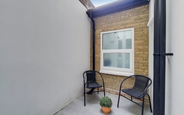 Lovely 1-bed Apartment in London With Courtyard