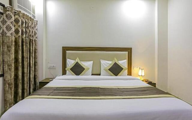 Fabhotel White House Bnb