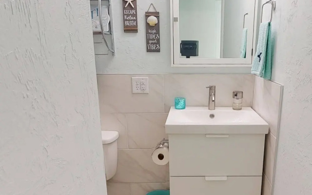 Modern Grove Beautiful 3 Bedroom Home