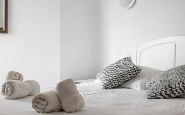 Bright and Spacious 2 Bed Apt