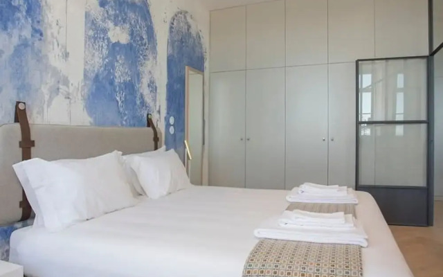 Liiiving in Porto Luxury Beachfront Apartment II
