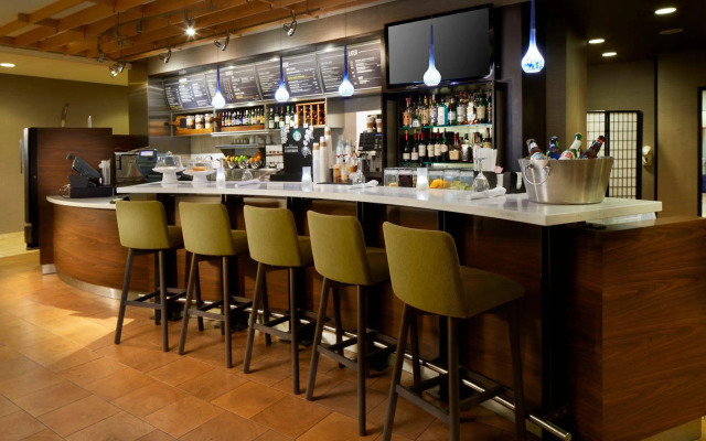 Courtyard by Marriott Edison Woodbridge