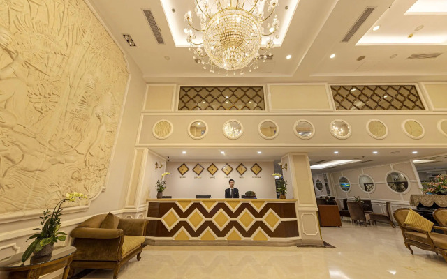 Chalcedony Grand Hotel