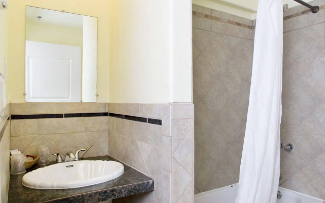 The Royal Victorian Motel