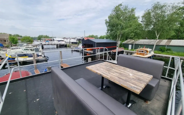 Houseboat Havana