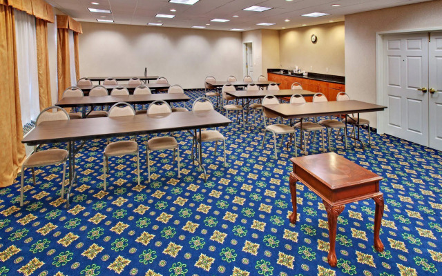 Holiday Inn Express Hotel & Suites Dickinson by IHG