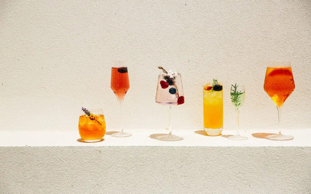 White Coast Pool Suites