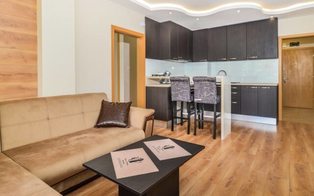 FM Deluxe 1-BDR Apartment with Parking - The M Place