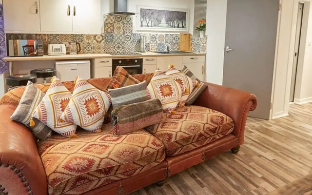 Host Stay In The Key Of Sea