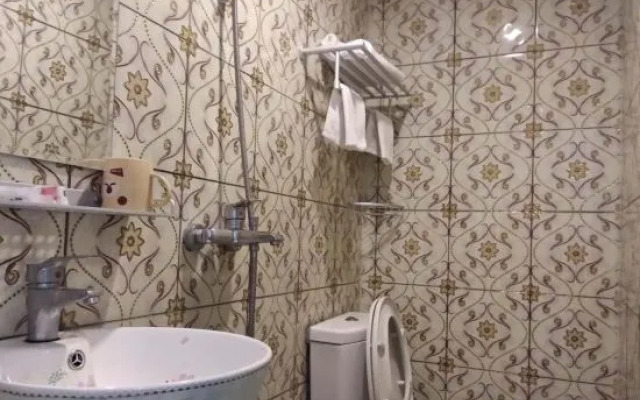 Rain Green Hotel (Shangpu Road, Shanghai)