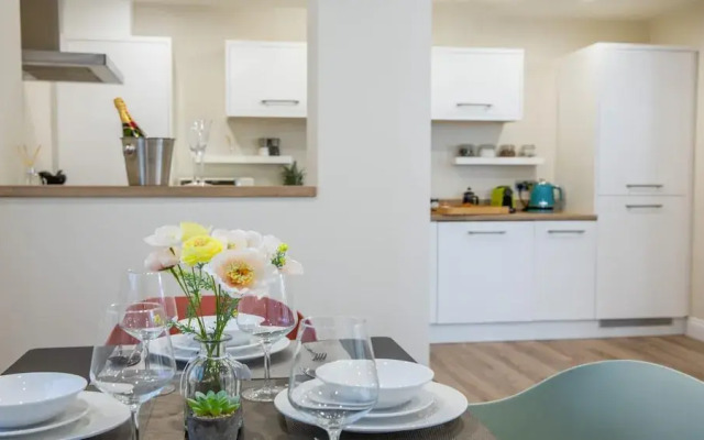 South Quay Apartment - 2 Bedrooms - 2 Bathrooms