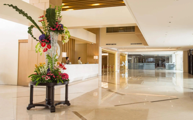Royce Hotel & Casino