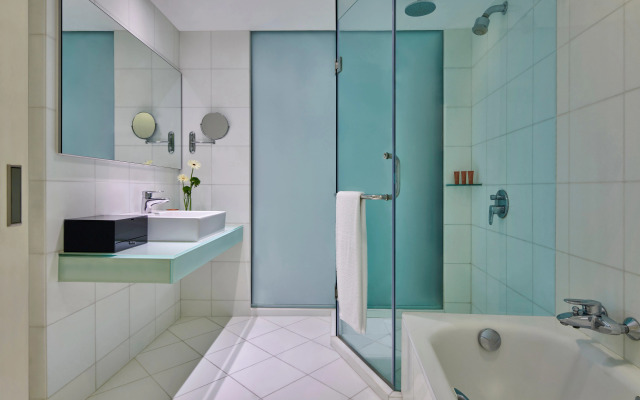 Crowne Plaza Zhuhai City Center by IHG