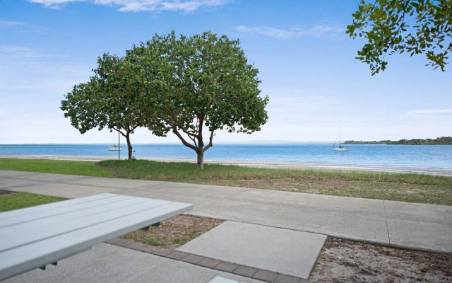 Waterviews,Pool, Wifi its all here !- Welsby Pde, Bongaree