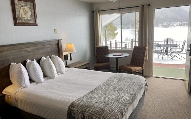 Western Riviera Lakeside Lodging