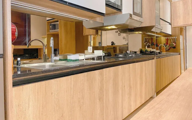 Wonderful And Homey 1Br Apartment The Empyreal Epicentrum Kuningan