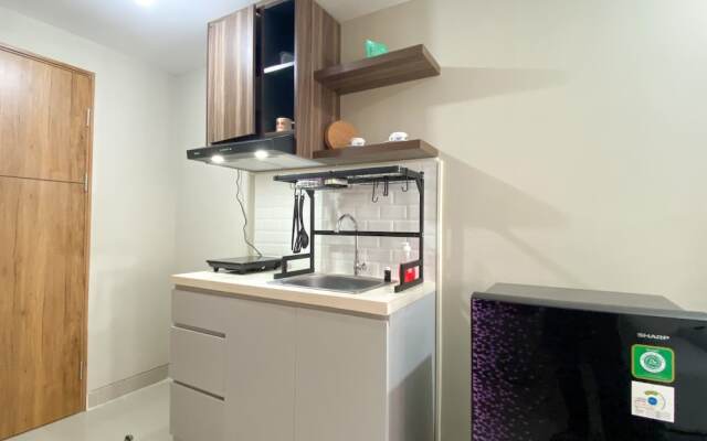 Modern Look Studio Room at LRT City Jatibening Apartment