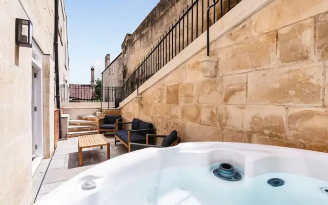 Former Wine Vaults With Hot Tub Private Courtyard