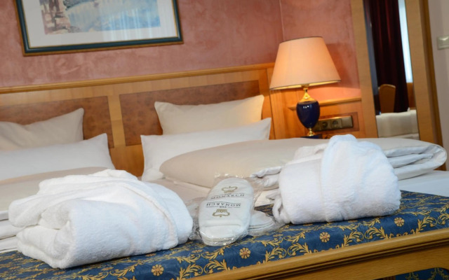 The Monarch Hotel