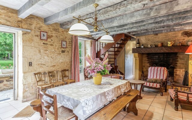 Beautiful Holiday Home in Wooded Grounds Near Villefranche-du-périgord