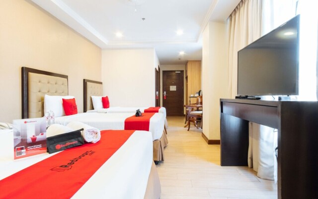 Aura One Hotel by RedDoorz
