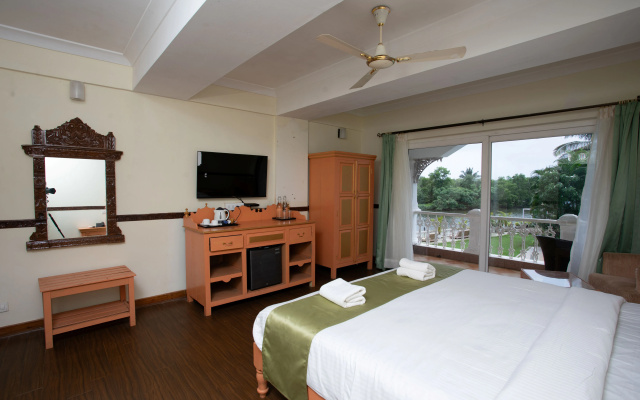 Stone Wood River Front – Guest Rooms – Siolim
