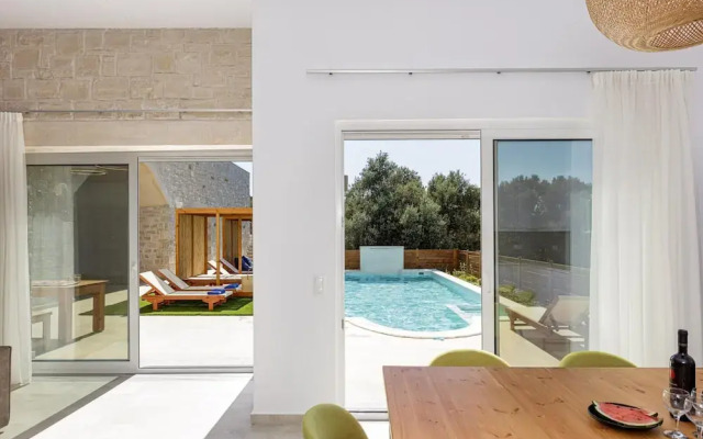 Mandana Villa - With Private Pool Jacuzzi
