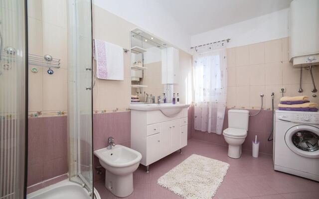 Nice Home in Kastel Sucurac With Wifi and 3 Bedrooms