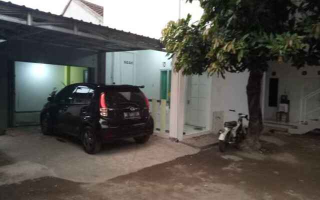 Omahkost Putih Medina 37