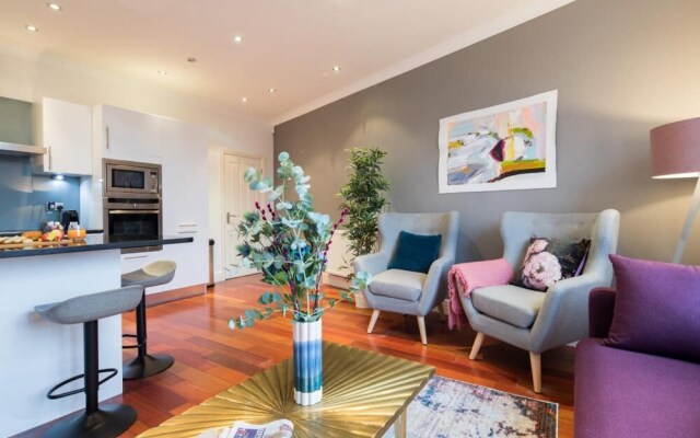 The Kensington Gardens - Modern & Bright 2BDR Flat