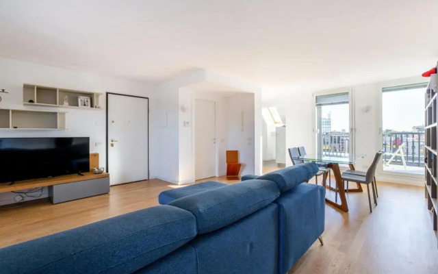 Modern Apt with Terrace, Wifi & AC