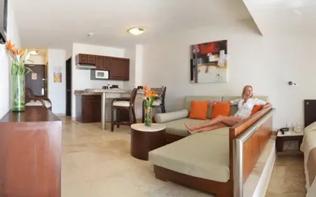 Sunset Royal Beach Resort-4 Nights, Cancún, Mexico - Hotel in Cancun - Photo 2
