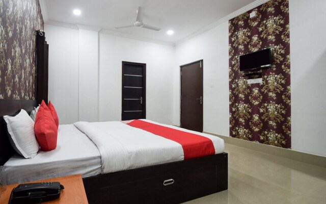 OYO 28143 Hotel Abhinam