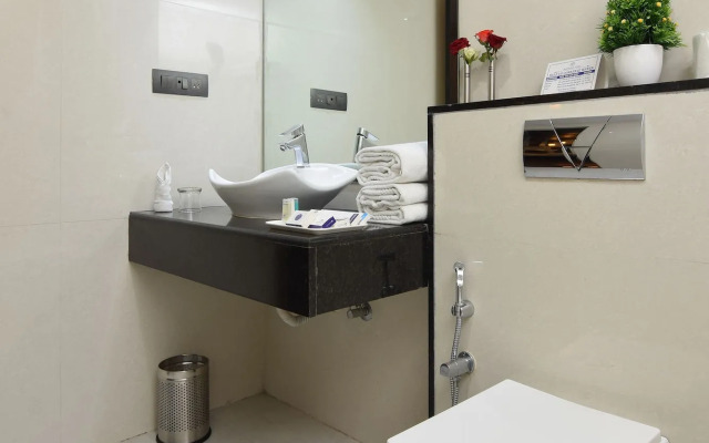 Akshaya Aura