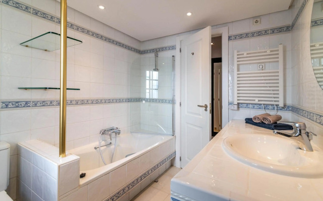 Newly renovated 3 bedroom apt next to Puerto Banús