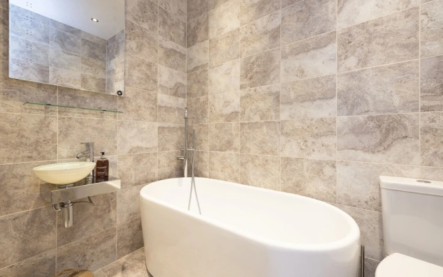 JOIVY Charming 2-Bed Flat Near Edinburgh Castle